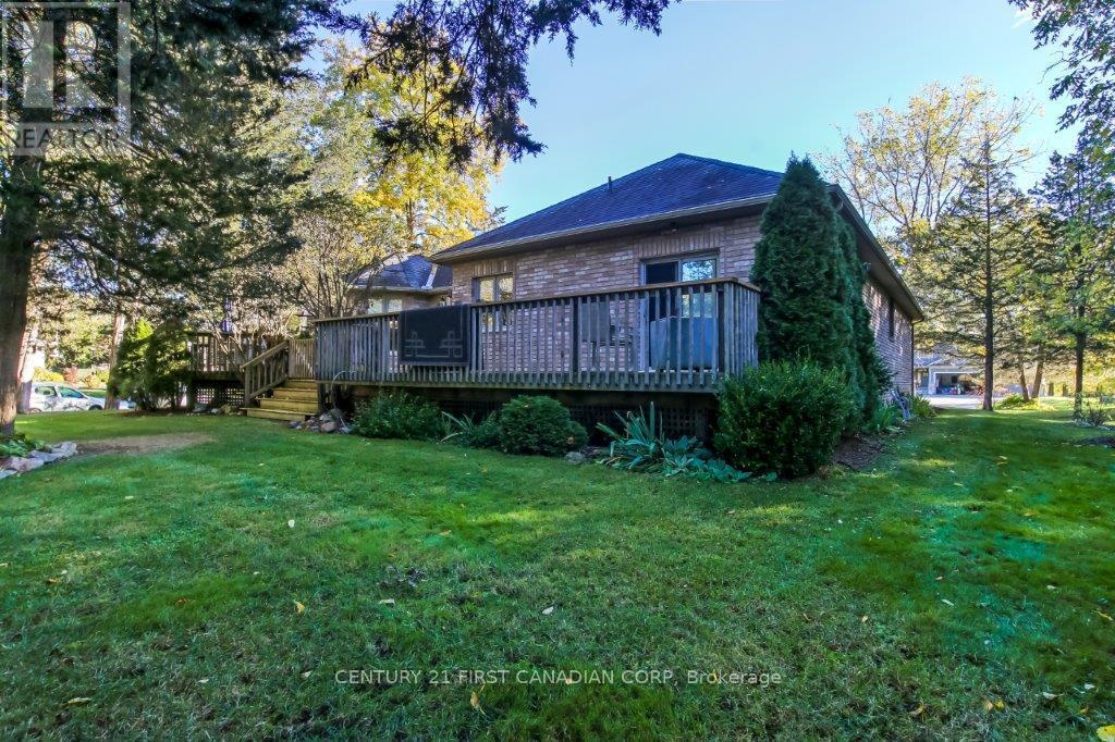 10145 Merrywood Drive, Lambton Shores, Ontario  N0M 1T0 - Photo 41 - X12473337