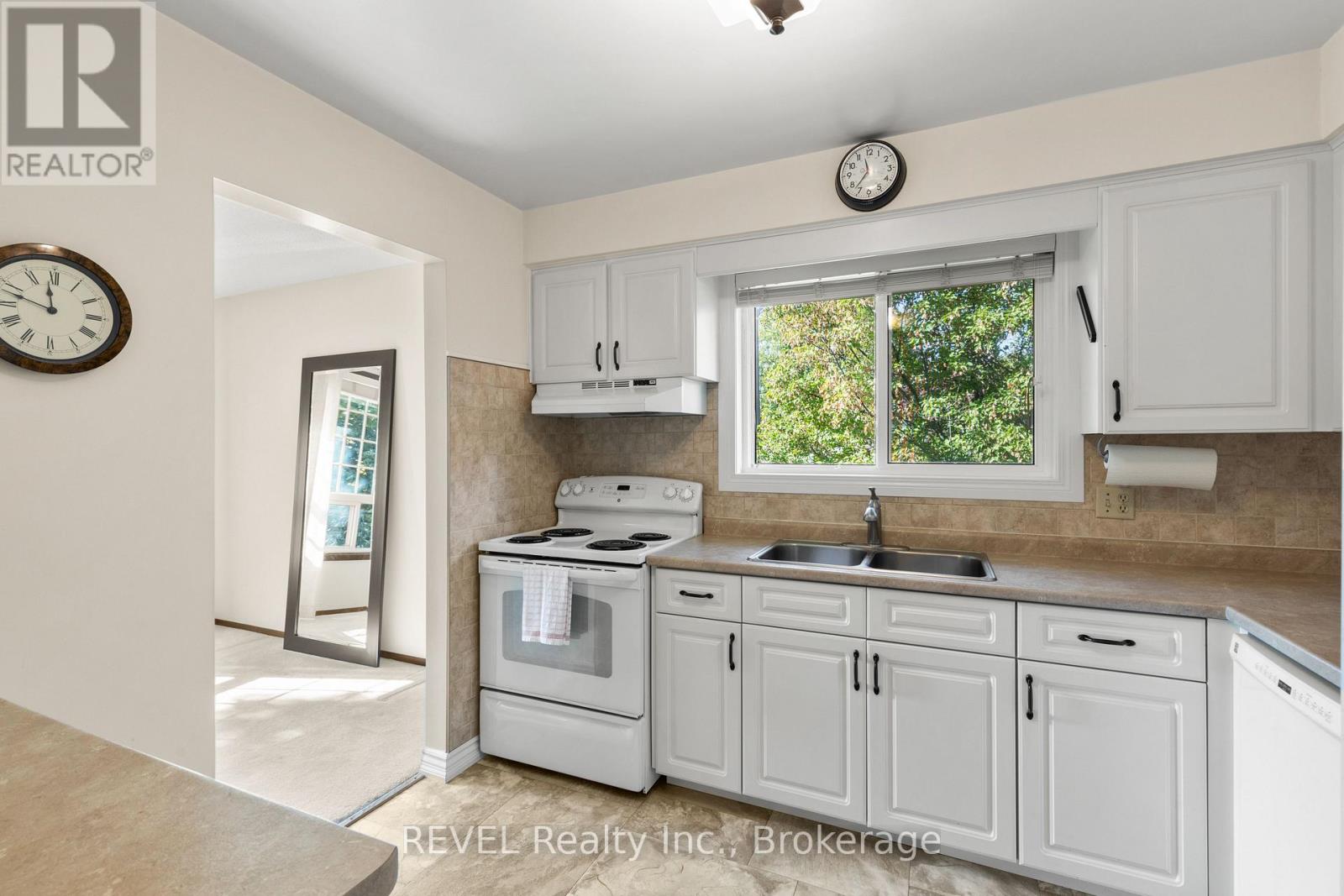 6 Lakebreeze Crescent, St. Catharines, Ontario  L2M 7C4 - Photo 11 - X12473267