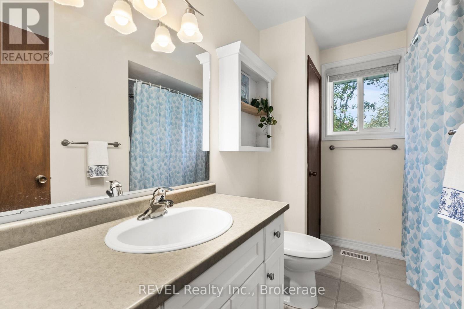 6 Lakebreeze Crescent, St. Catharines, Ontario  L2M 7C4 - Photo 12 - X12473267