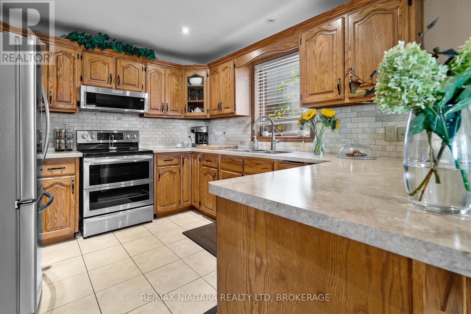 7297 Green Boughs Road, Niagara Falls, Ontario  L2J 3Y8 - Photo 12 - X12473332