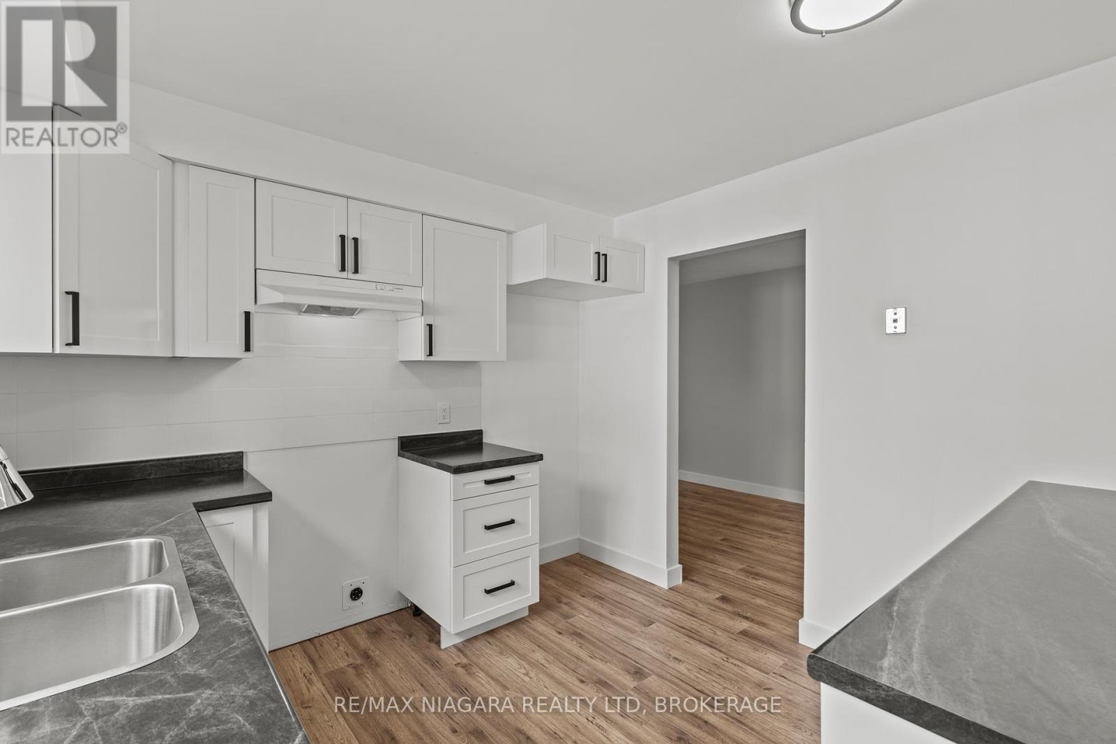 35 Lafayette Drive, St. Catharines, Ontario  L2N 6C1 - Photo 10 - X12473386