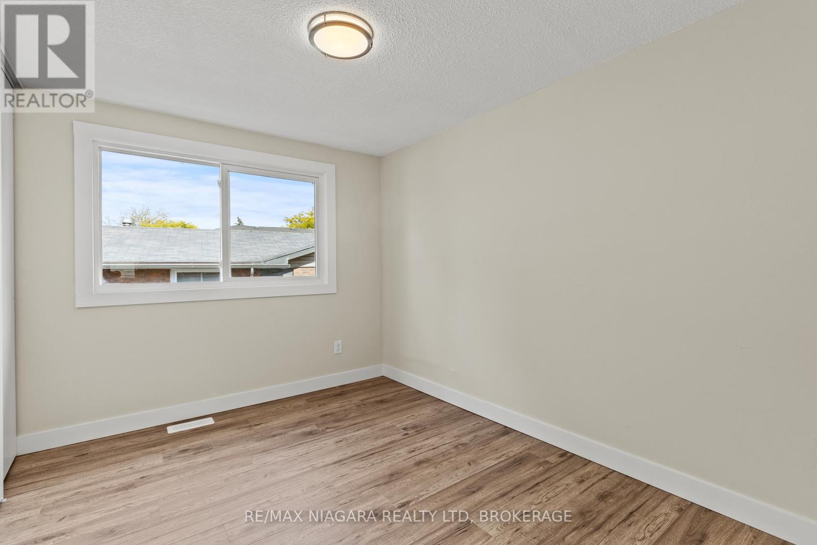 35 Lafayette Drive, St. Catharines, Ontario  L2N 6C1 - Photo 14 - X12473386
