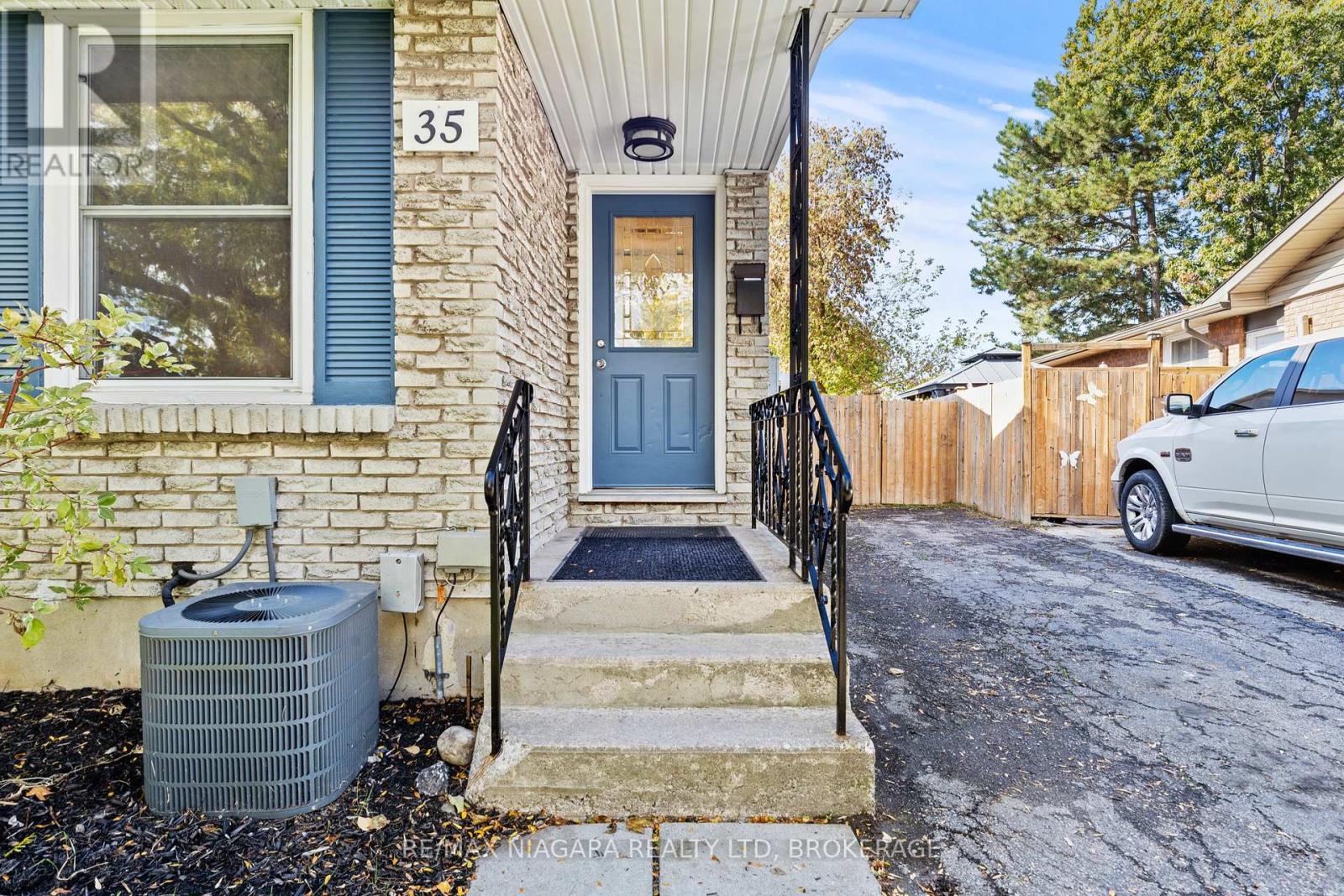 35 Lafayette Drive, St. Catharines, Ontario  L2N 6C1 - Photo 4 - X12473386