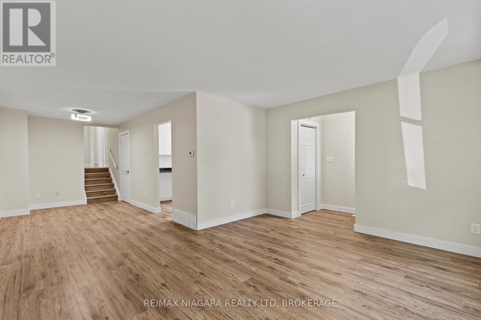 35 Lafayette Drive, St. Catharines, Ontario  L2N 6C1 - Photo 7 - X12473386