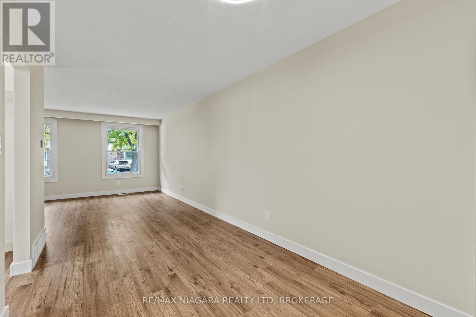 35 Lafayette Drive, St. Catharines, Ontario  L2N 6C1 - Photo 8 - X12473386
