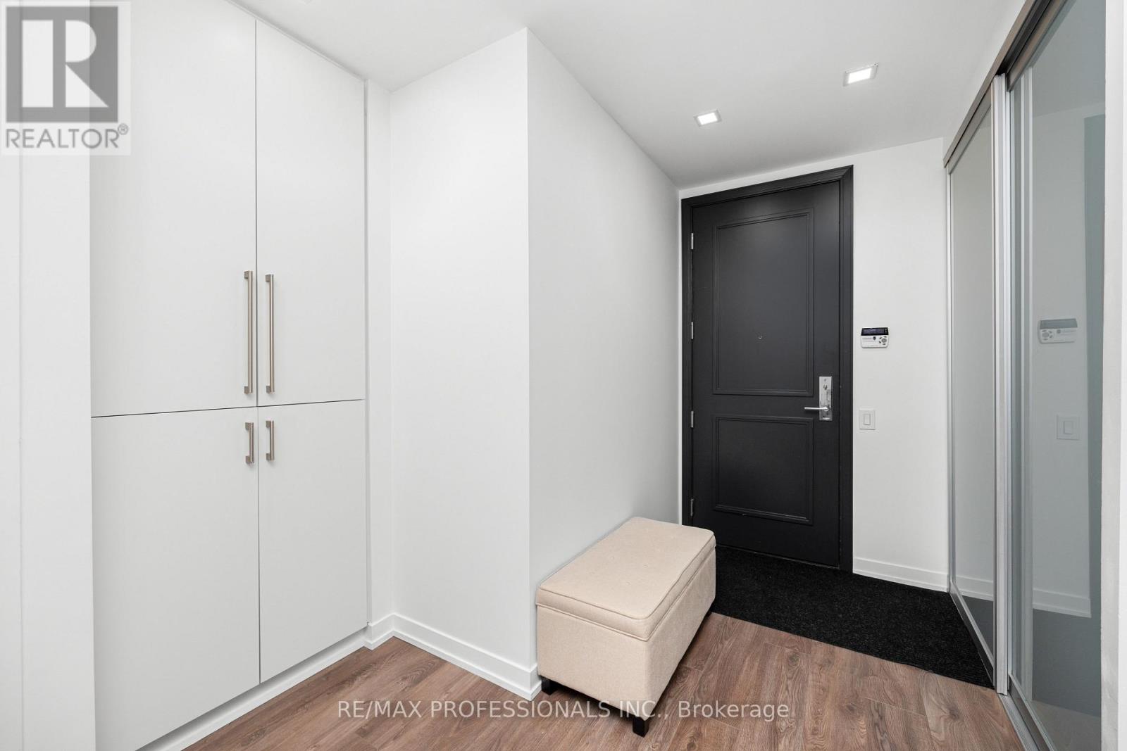206 - 88 Park Lawn Road, Toronto, Ontario  M8Y 0B5 - Photo 3 - W12473172