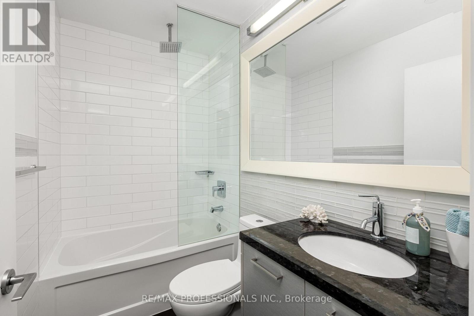 206 - 88 Park Lawn Road, Toronto, Ontario  M8Y 0B5 - Photo 4 - W12473172
