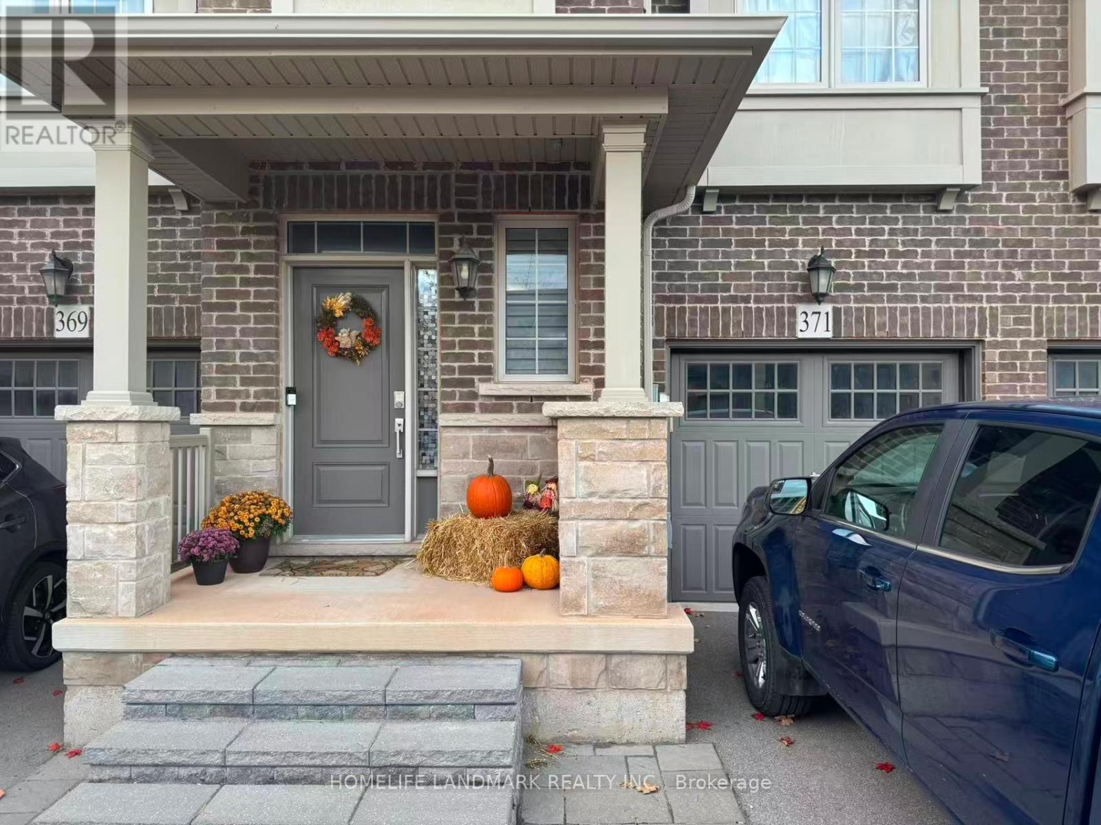 371 Wheat Boom Drive, Oakville, Ontario  L6H 0R3 - Photo 2 - W12473177