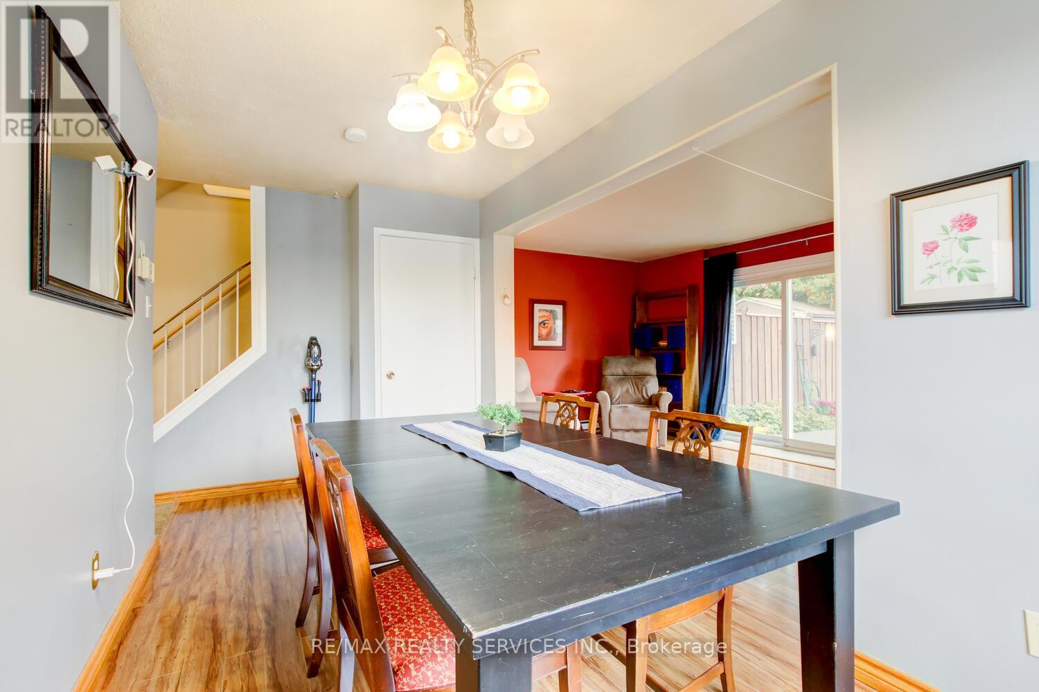7 Hamlet Court, Brampton, Ontario  L6S 1X5 - Photo 11 - W12473186