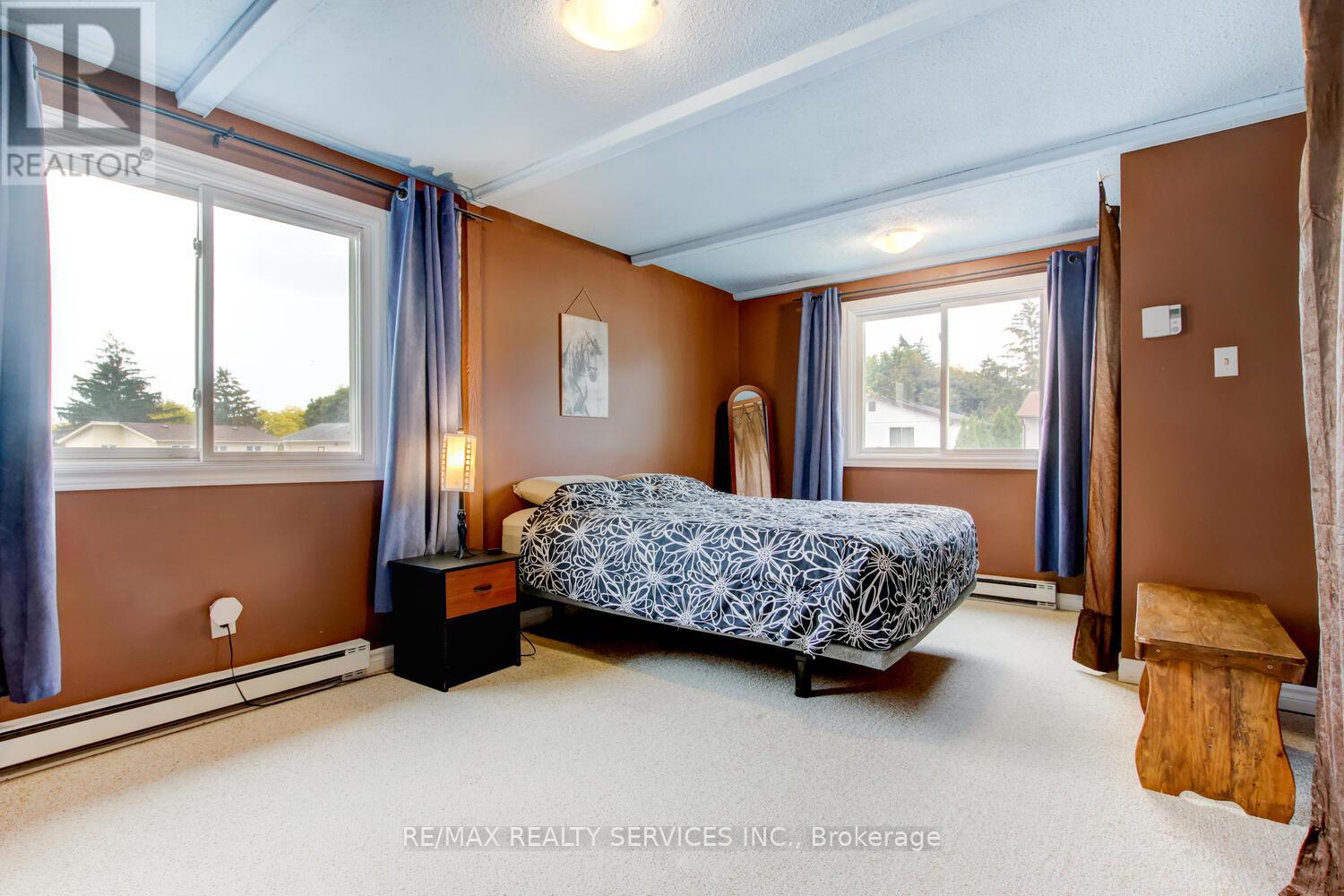 7 Hamlet Court, Brampton, Ontario  L6S 1X5 - Photo 19 - W12473186