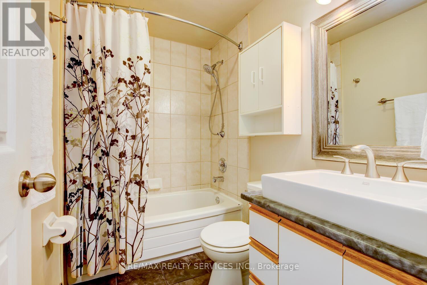 7 Hamlet Court, Brampton, Ontario  L6S 1X5 - Photo 26 - W12473186