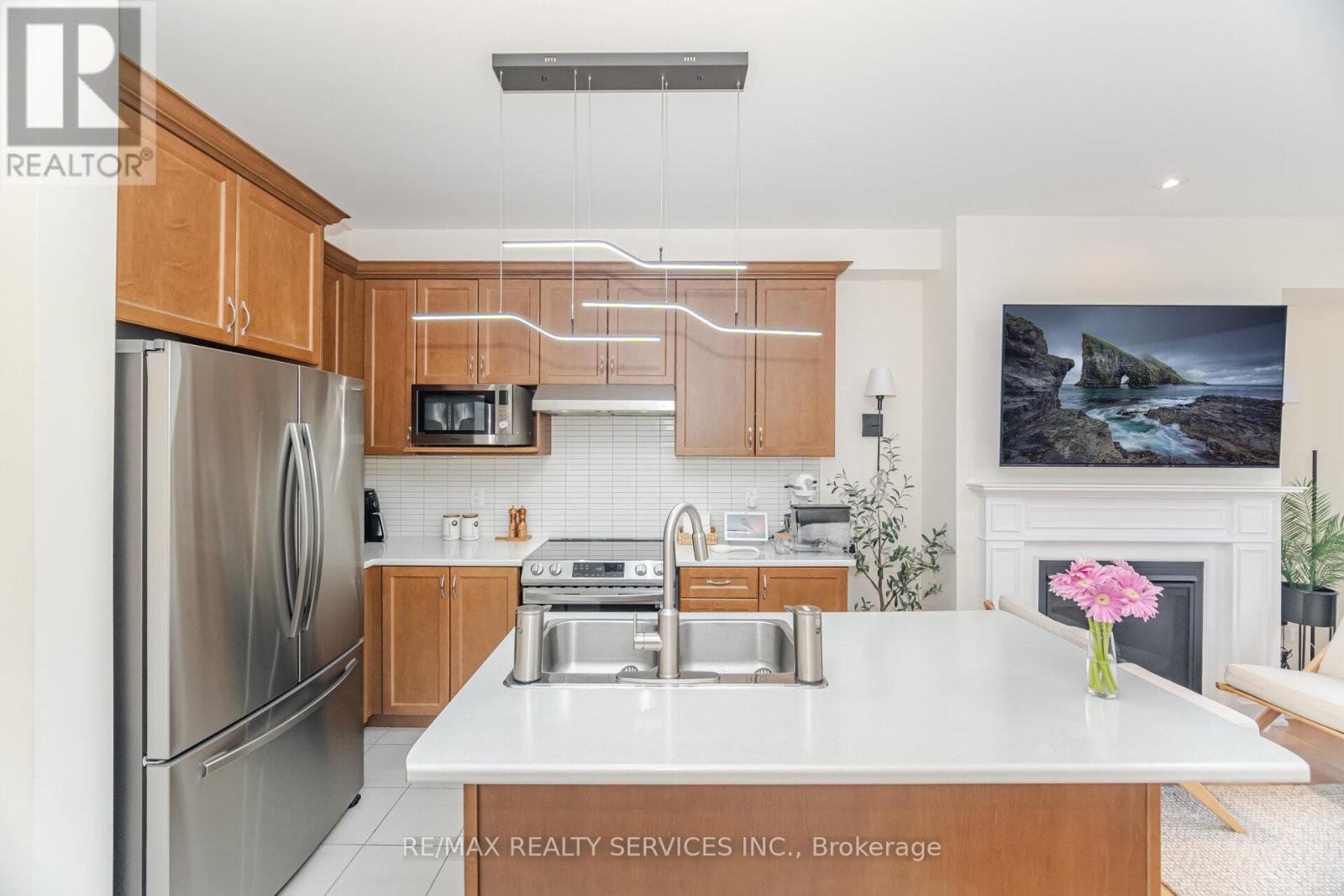 29 Benhurst Crescent, Brampton, Ontario  L7A 5A2 - Photo 11 - W12473215