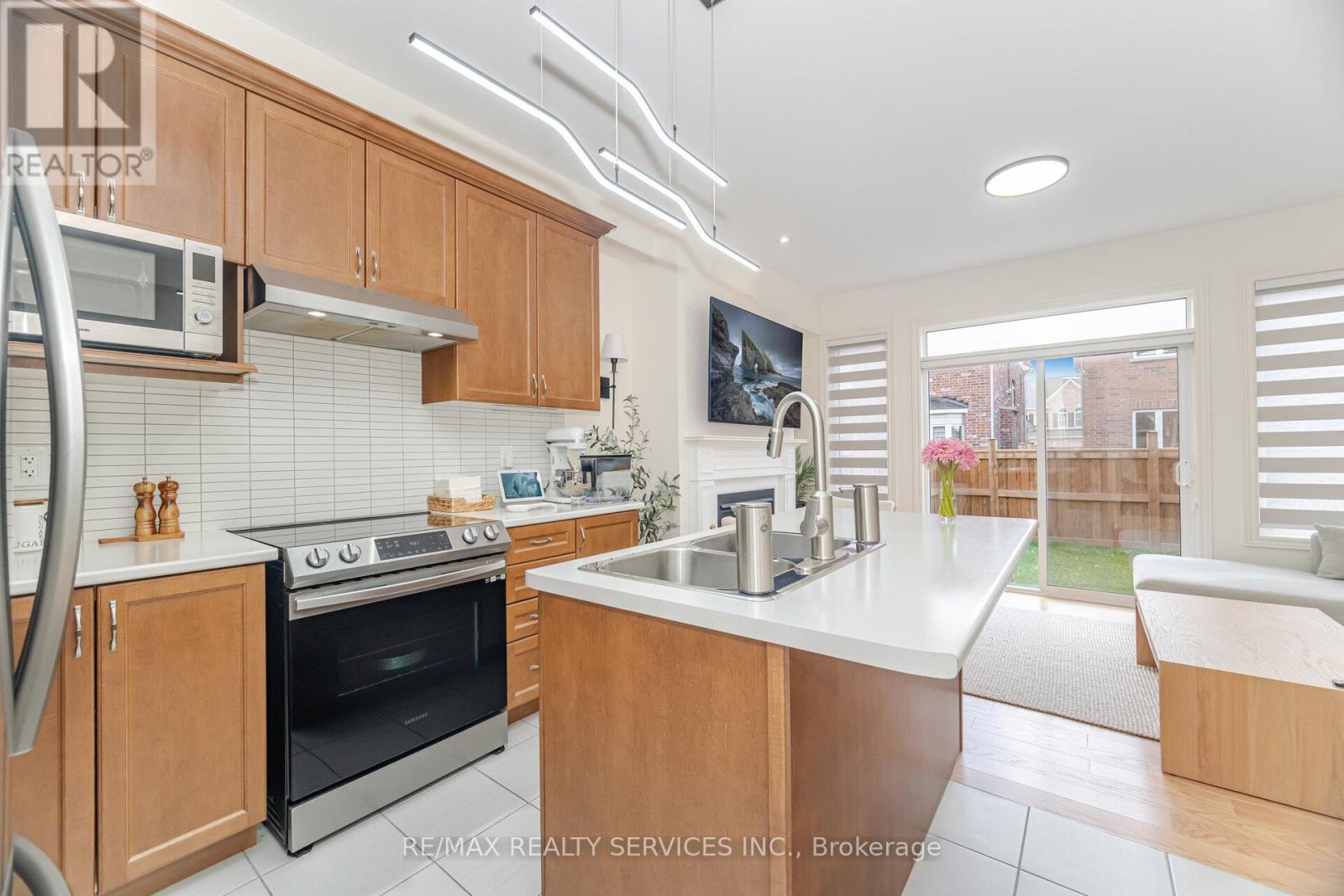 29 Benhurst Crescent, Brampton, Ontario  L7A 5A2 - Photo 13 - W12473215