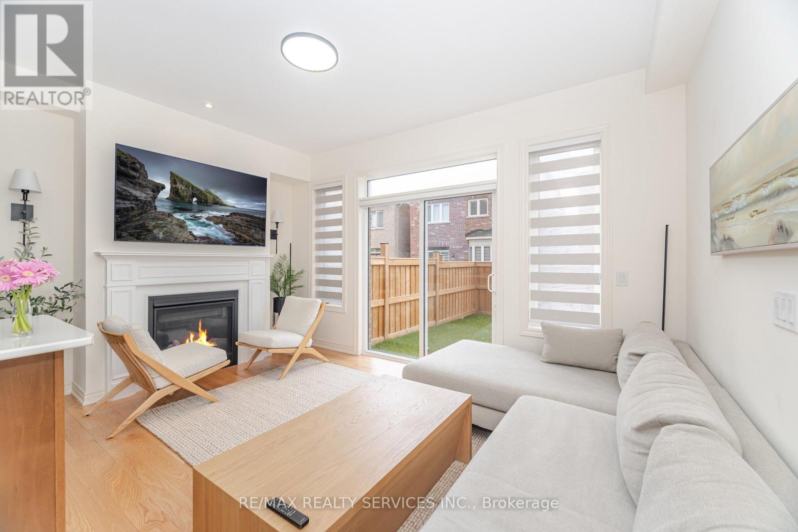 29 Benhurst Crescent, Brampton, Ontario  L7A 5A2 - Photo 3 - W12473215