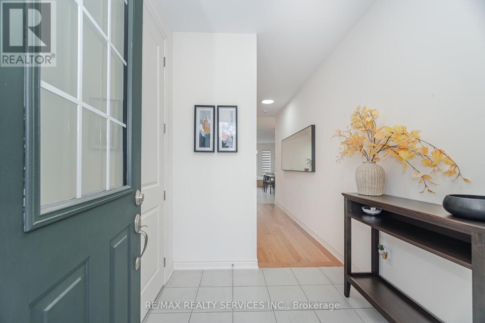 29 Benhurst Crescent, Brampton, Ontario  L7A 5A2 - Photo 9 - W12473215