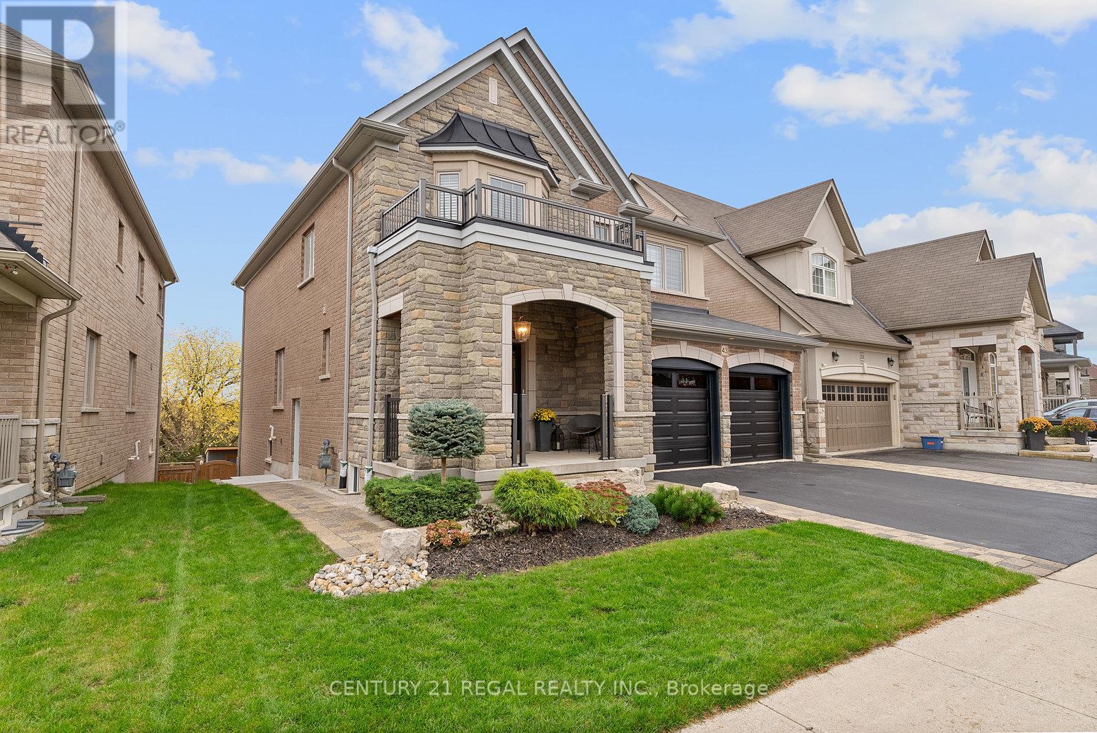 43 Valleyscape Trail, Caledon, Ontario  L7C 3Z2 - Photo 2 - W12473219