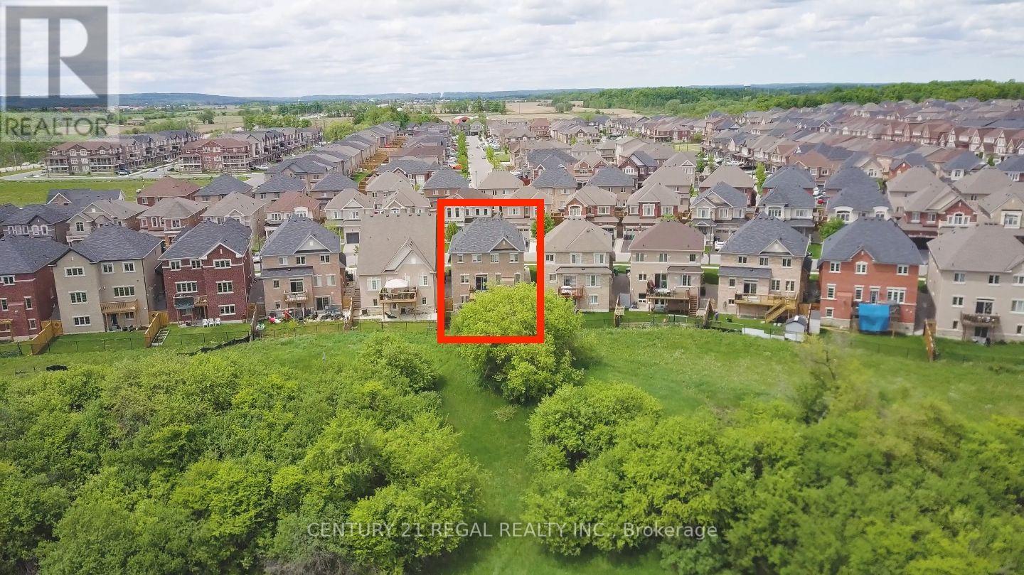 43 Valleyscape Trail, Caledon, Ontario  L7C 3Z2 - Photo 4 - W12473219