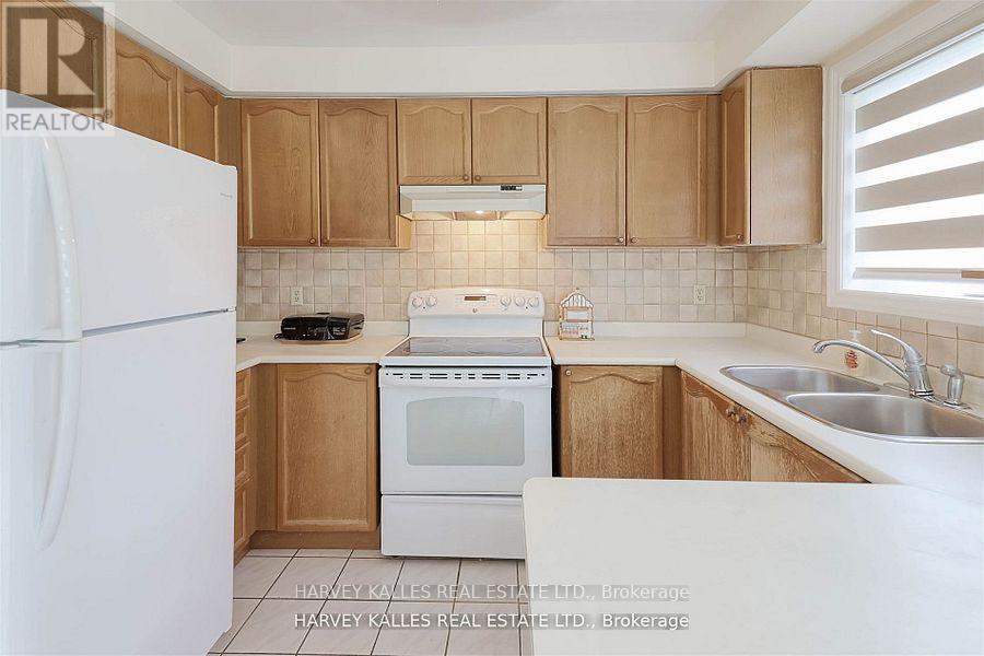 5108 Heatherleigh Avenue, Mississauga, Ontario  L5V 1M7 - Photo 11 - W12473221