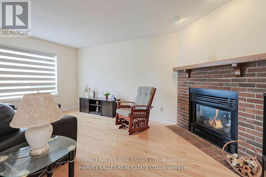 5108 Heatherleigh Avenue, Mississauga, Ontario  L5V 1M7 - Photo 15 - W12473221