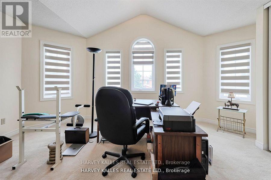 5108 Heatherleigh Avenue, Mississauga, Ontario  L5V 1M7 - Photo 19 - W12473221