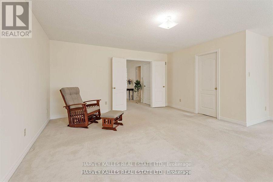 5108 Heatherleigh Avenue, Mississauga, Ontario  L5V 1M7 - Photo 24 - W12473221