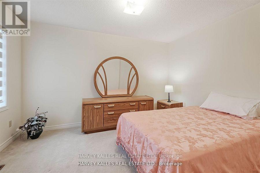 5108 Heatherleigh Avenue, Mississauga, Ontario  L5V 1M7 - Photo 27 - W12473221