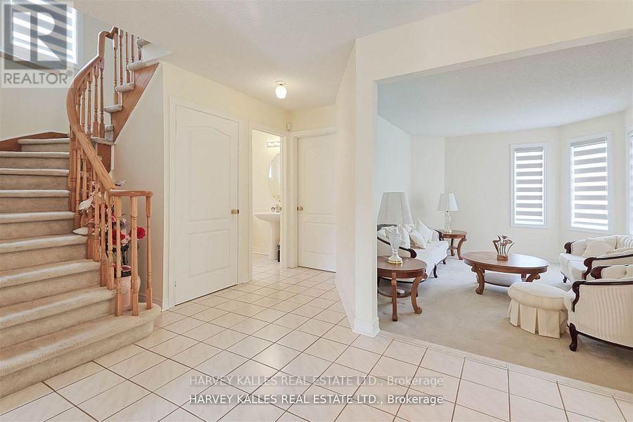 5108 Heatherleigh Avenue, Mississauga, Ontario  L5V 1M7 - Photo 6 - W12473221