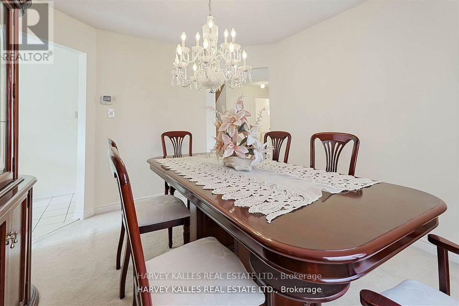 5108 Heatherleigh Avenue, Mississauga, Ontario  L5V 1M7 - Photo 9 - W12473221
