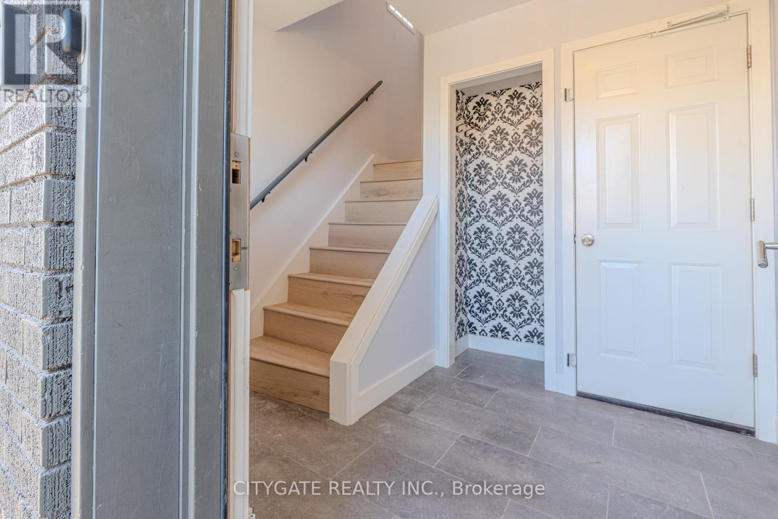 2 - 209 Homewood Avenue, Hamilton, Ontario  L8P 2M6 - Photo 4 - X12473165