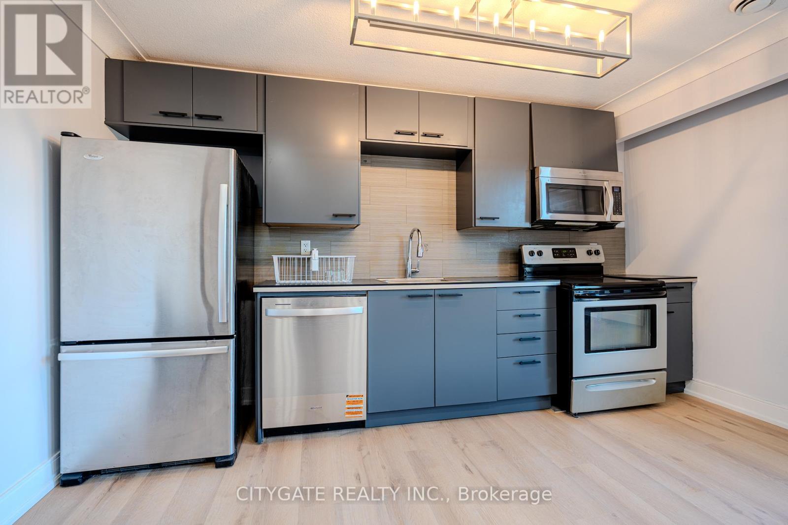 2 - 209 Homewood Avenue, Hamilton, Ontario  L8P 2M6 - Photo 7 - X12473165