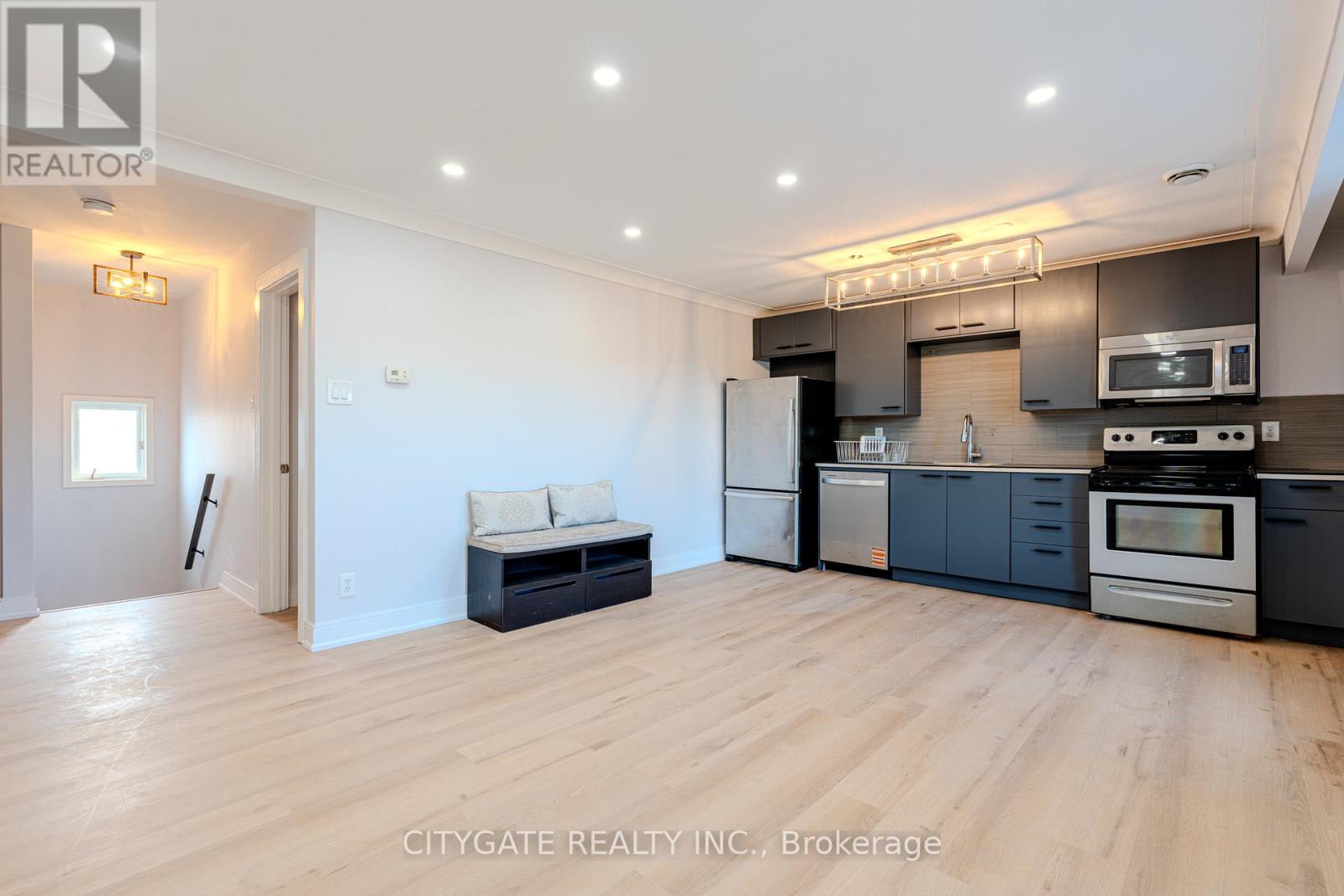 2 - 209 Homewood Avenue, Hamilton, Ontario  L8P 2M6 - Photo 8 - X12473165