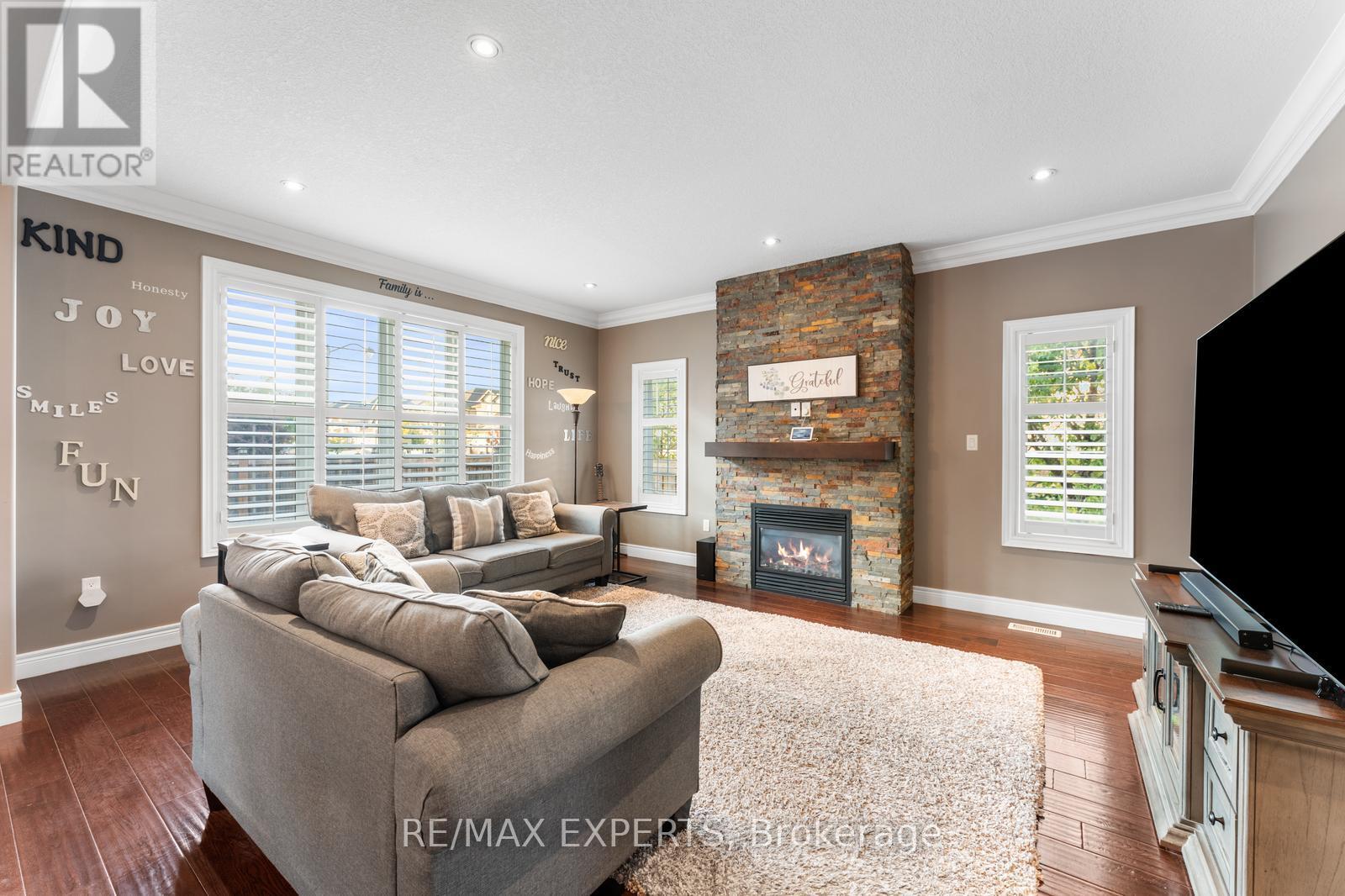 154 Davinci Boulevard, Hamilton, Ontario  L9B 0G6 - Photo 14 - X12473197