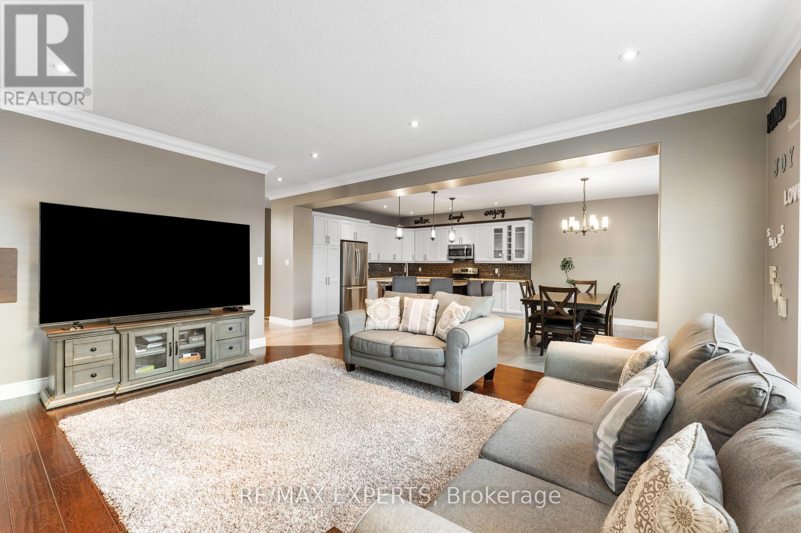 154 Davinci Boulevard, Hamilton, Ontario  L9B 0G6 - Photo 16 - X12473197