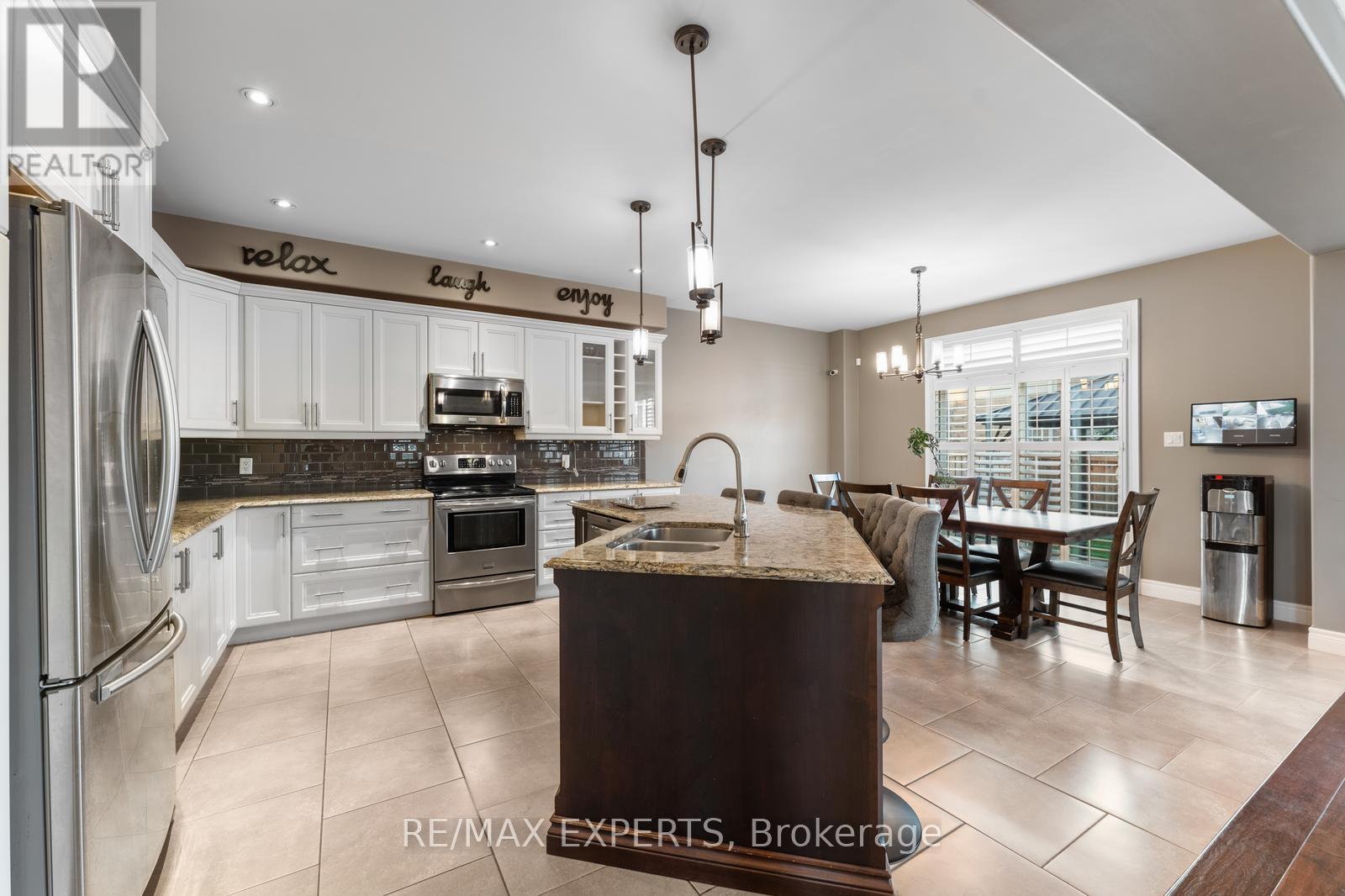 154 Davinci Boulevard, Hamilton, Ontario  L9B 0G6 - Photo 18 - X12473197