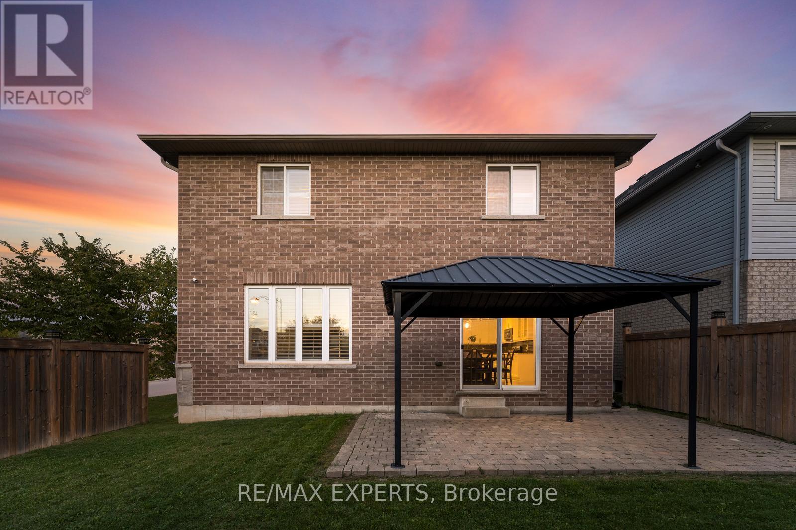 154 Davinci Boulevard, Hamilton, Ontario  L9B 0G6 - Photo 3 - X12473197