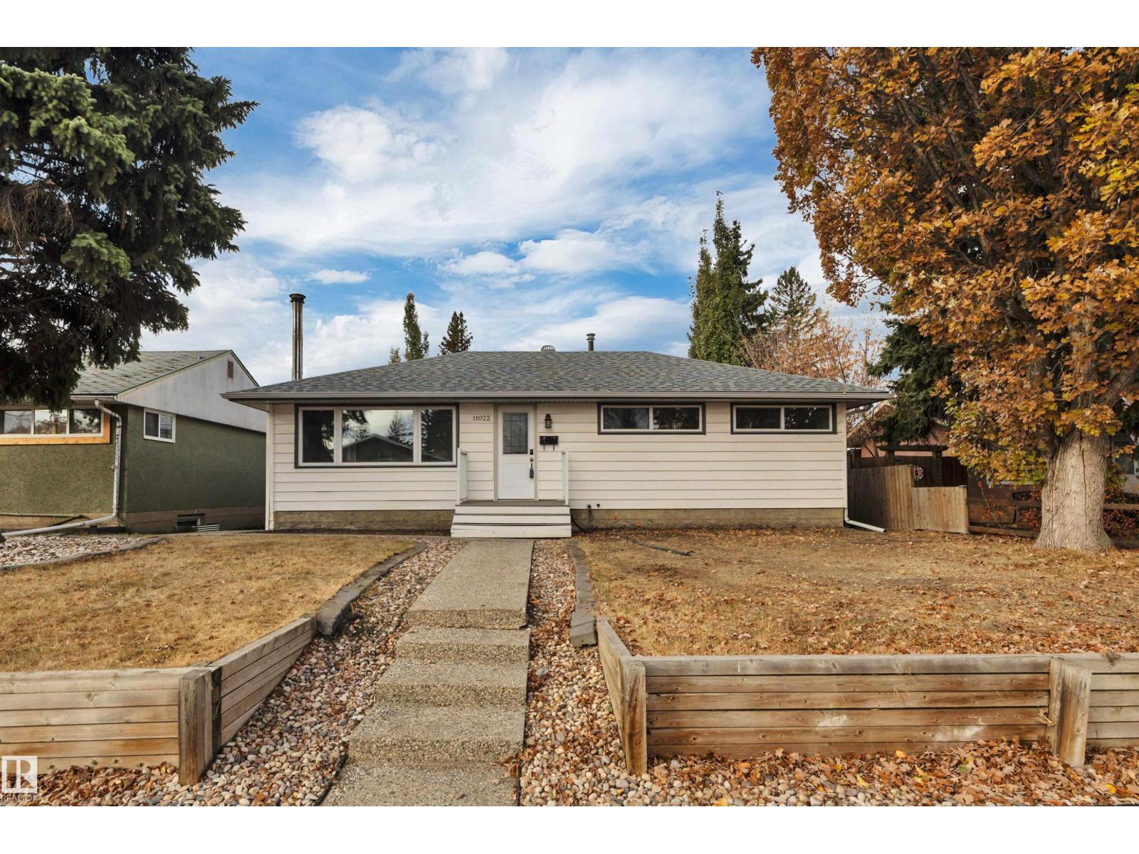 11022 160a St Nw, Edmonton, Alberta  T5P 3G7 - Photo 2 - E4460533