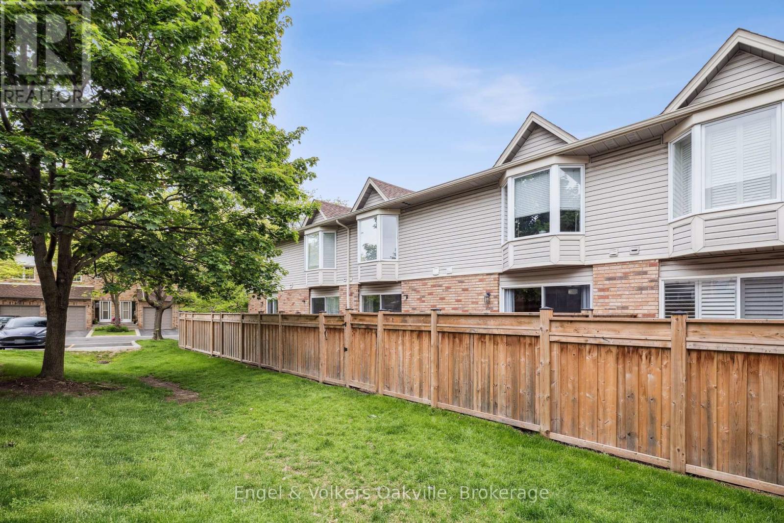 15 - 2015 Cleaver Avenue, Burlington, Ontario  L7M 4J7 - Photo 35 - W12352596