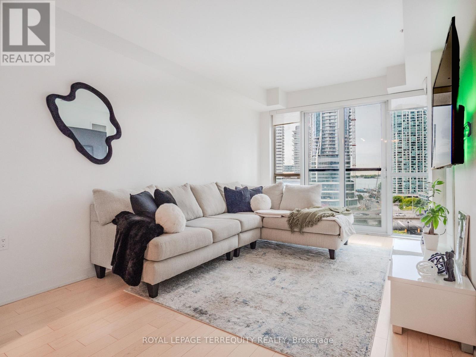 1009 - 1 The Esplanade, Toronto, Ontario  M5E 0A8 - Photo 1 - C12473261