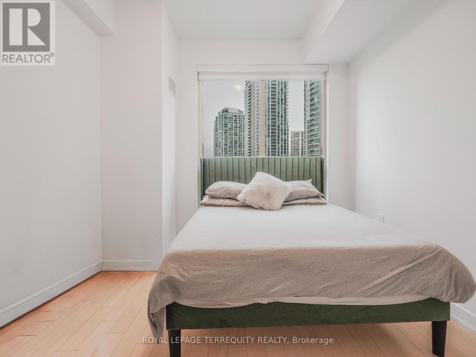 1009 - 1 The Esplanade, Toronto, Ontario  M5E 0A8 - Photo 19 - C12473261