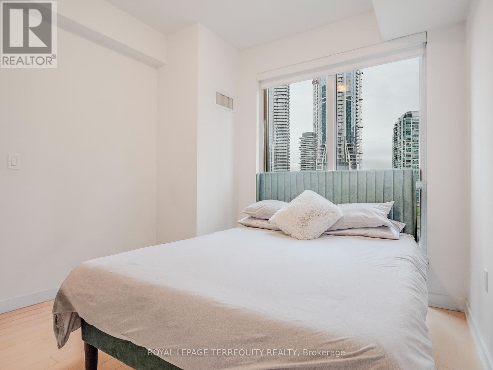 1009 - 1 The Esplanade, Toronto, Ontario  M5E 0A8 - Photo 21 - C12473261