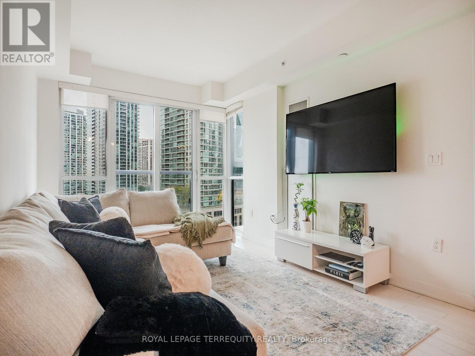 1009 - 1 The Esplanade, Toronto, Ontario  M5E 0A8 - Photo 3 - C12473261