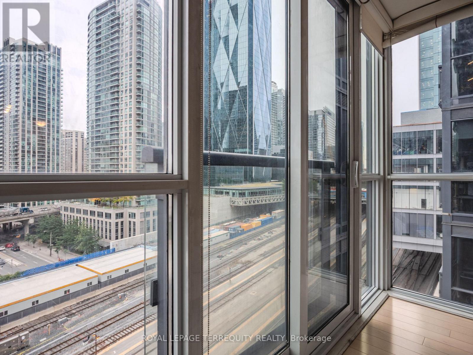 1009 - 1 The Esplanade, Toronto, Ontario  M5E 0A8 - Photo 30 - C12473261