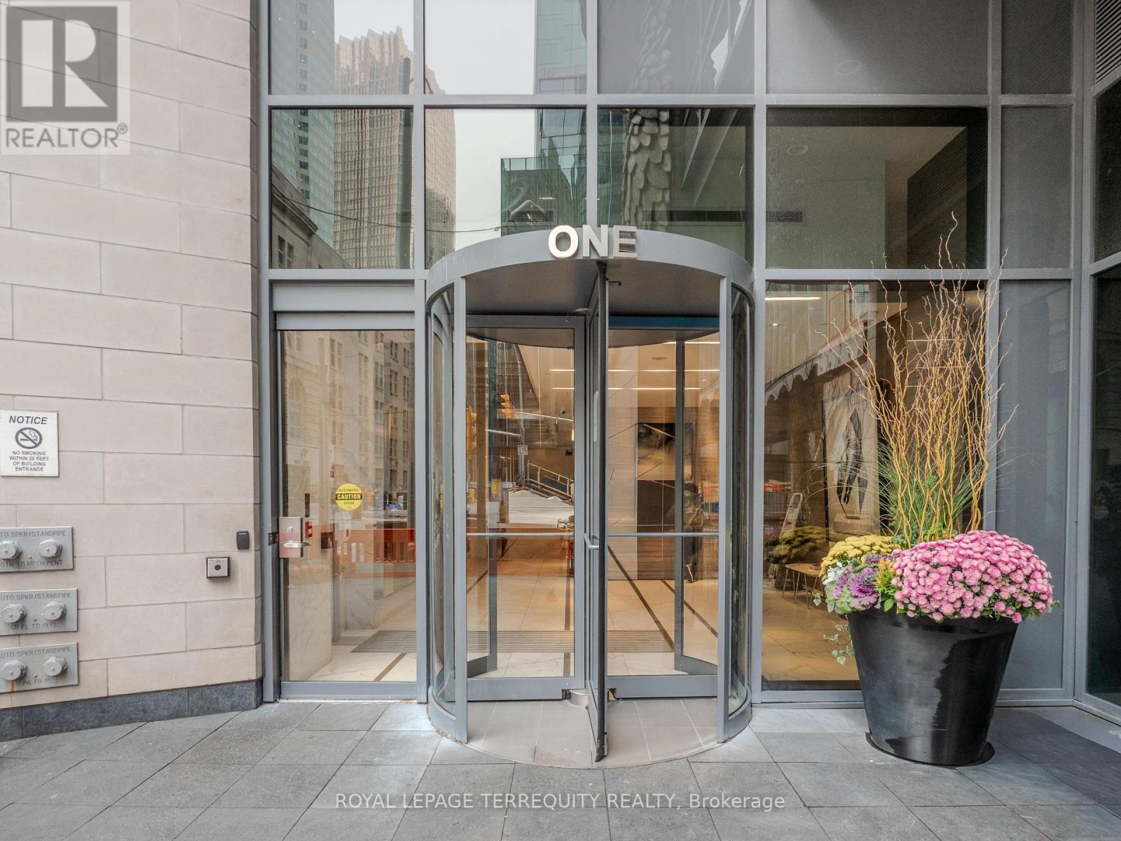 1009 - 1 The Esplanade, Toronto, Ontario  M5E 0A8 - Photo 39 - C12473261