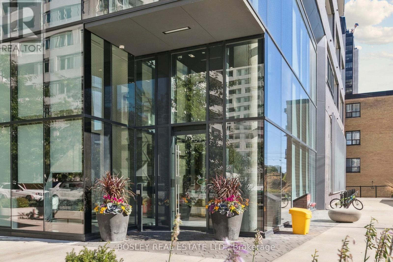 902 - 11 Lillian Street, Toronto, Ontario  M4S 2H7 - Photo 2 - C12473350