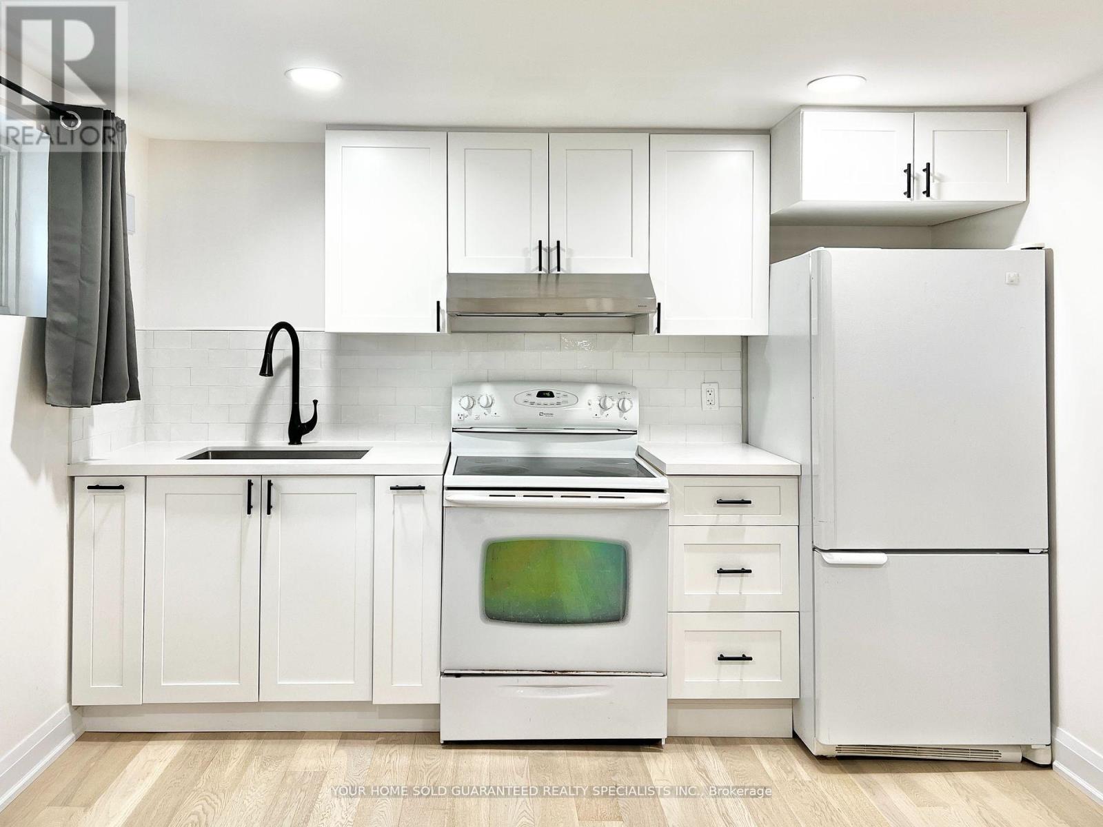 Room 2 - 2 Pannahill Road, Toronto, Ontario  M3H 4N3 - Photo 2 - C12473390