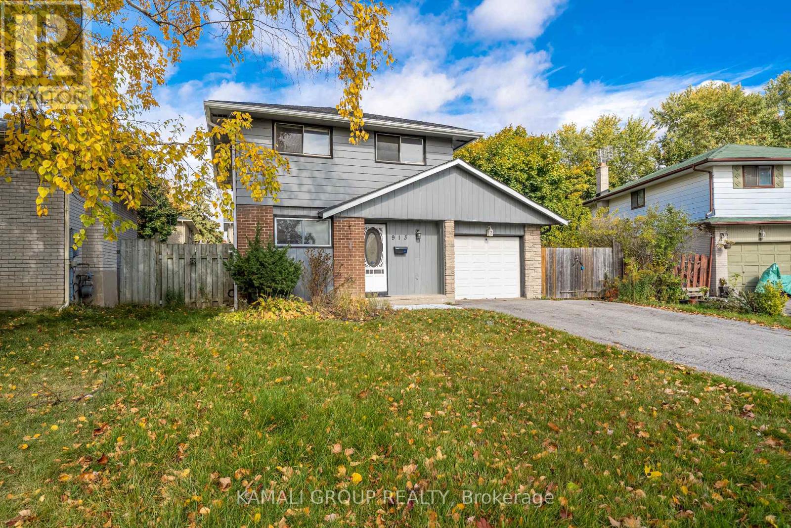913 CARNABY CRESCENT, Oshawa, Ontario