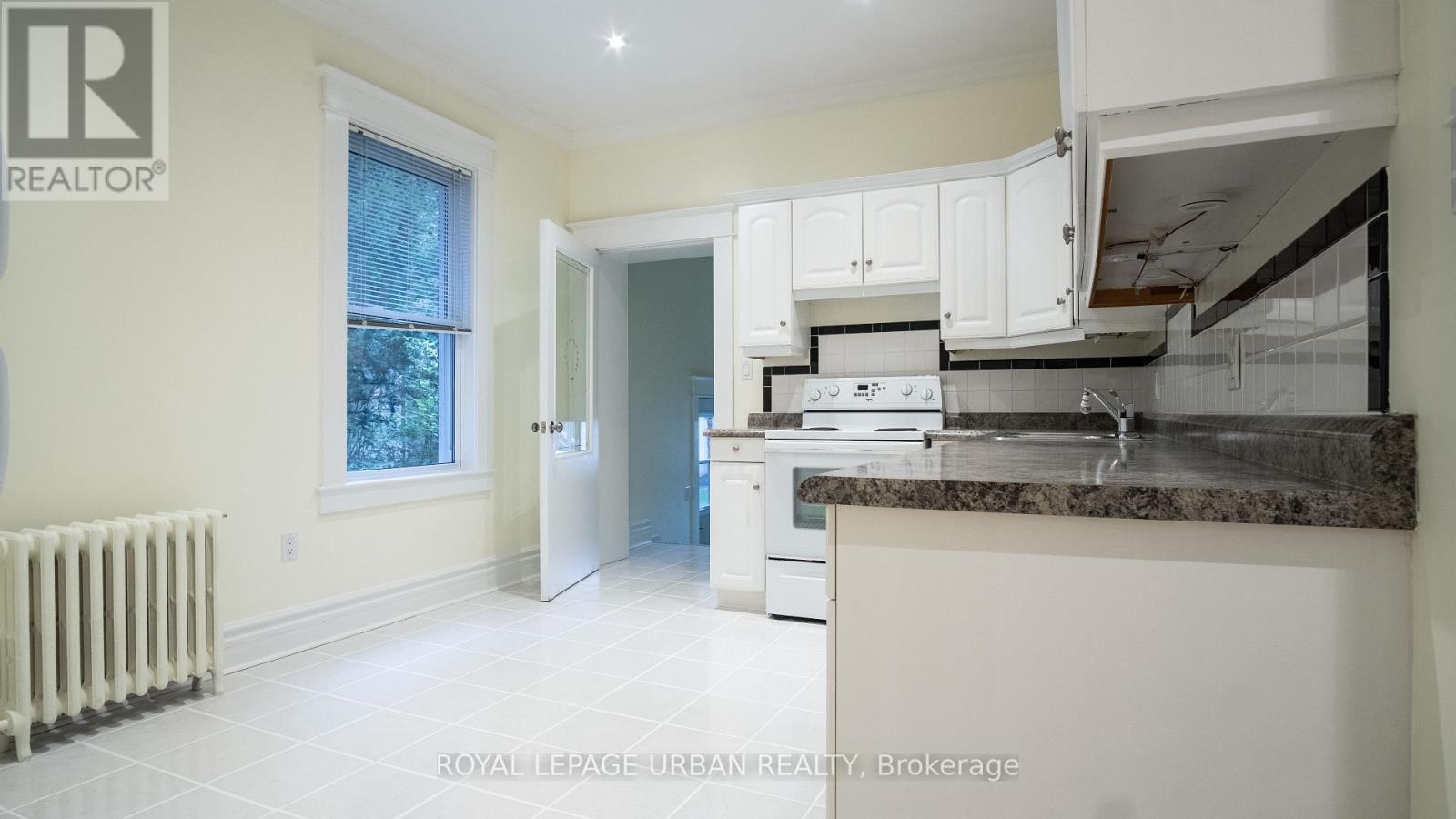 64 Brooklyn Avenue, Toronto, Ontario  M4M 2X5 - Photo 13 - E12473334