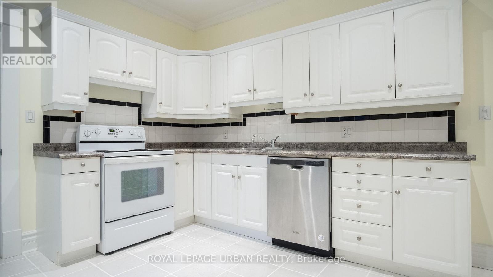 64 Brooklyn Avenue, Toronto, Ontario  M4M 2X5 - Photo 14 - E12473334