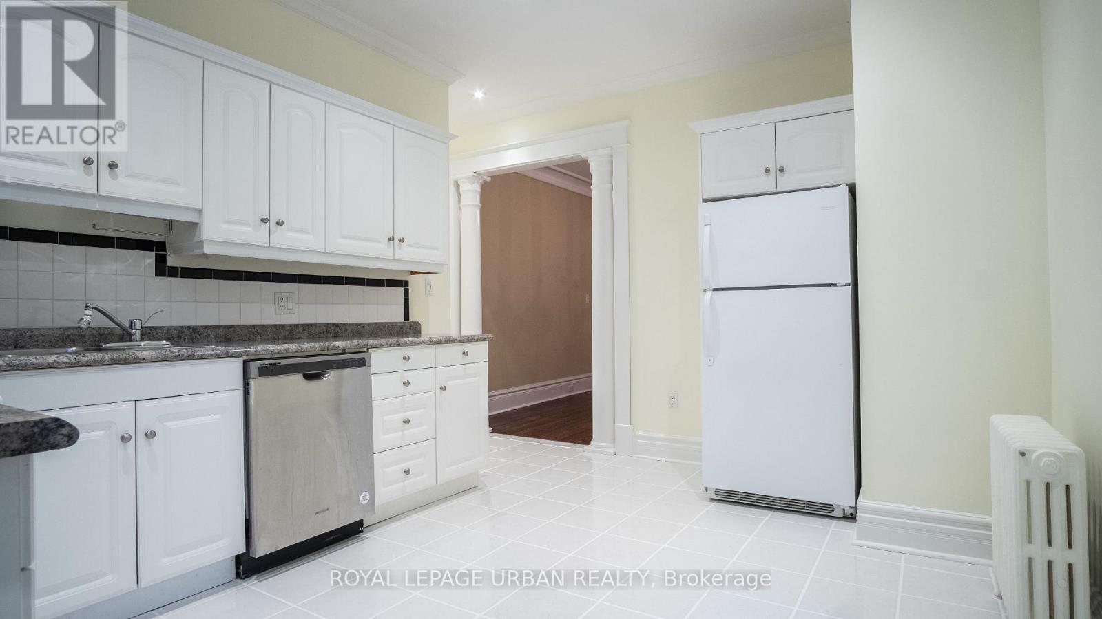 64 Brooklyn Avenue, Toronto, Ontario  M4M 2X5 - Photo 15 - E12473334