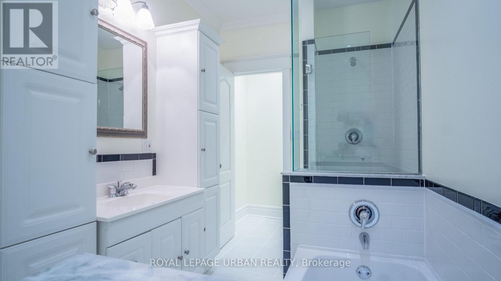 64 Brooklyn Avenue, Toronto, Ontario  M4M 2X5 - Photo 17 - E12473334